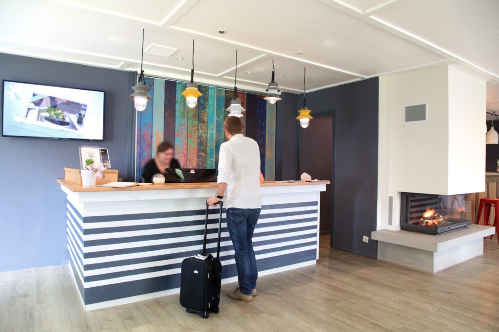 Accueil de l'hôtel Kyriad Lannion Perros Guirec